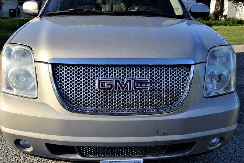 concession-moto-ST ZACHARIE-min_gmc-yukon-truck-grill-2828425